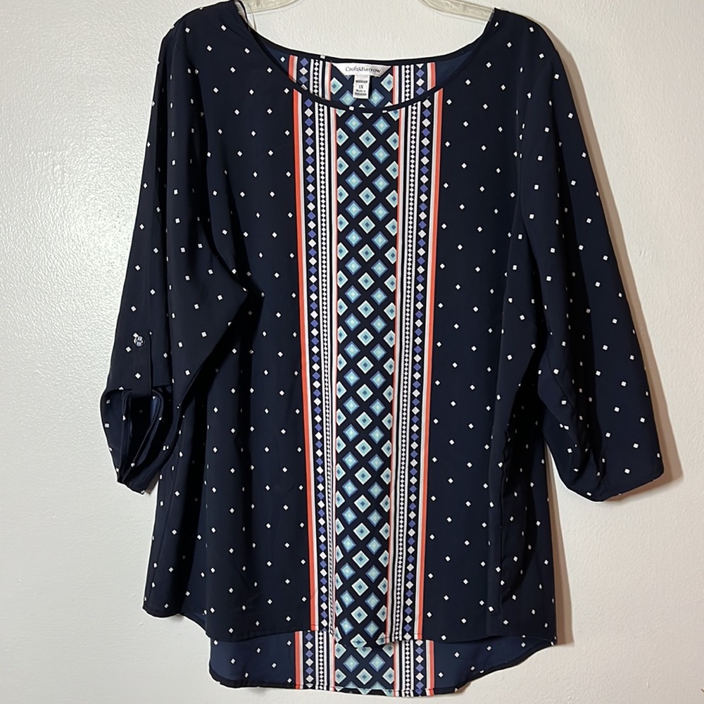 3/$20 Croft & Barrow High Low Top 3/4 Sleeves- Navy With Diamond Shapes Design - Picture 2 of 6